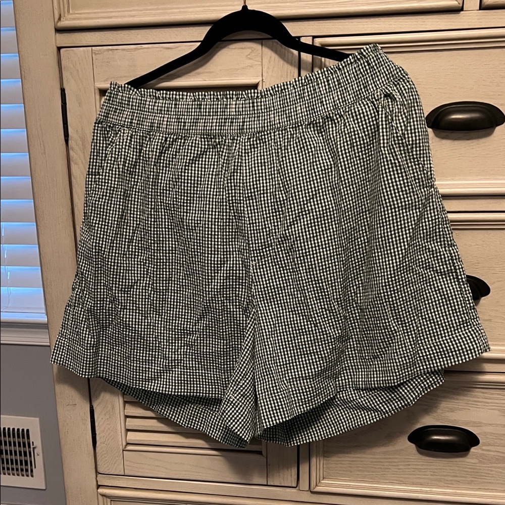 Aerie Green and White Checkered Women's Shorts